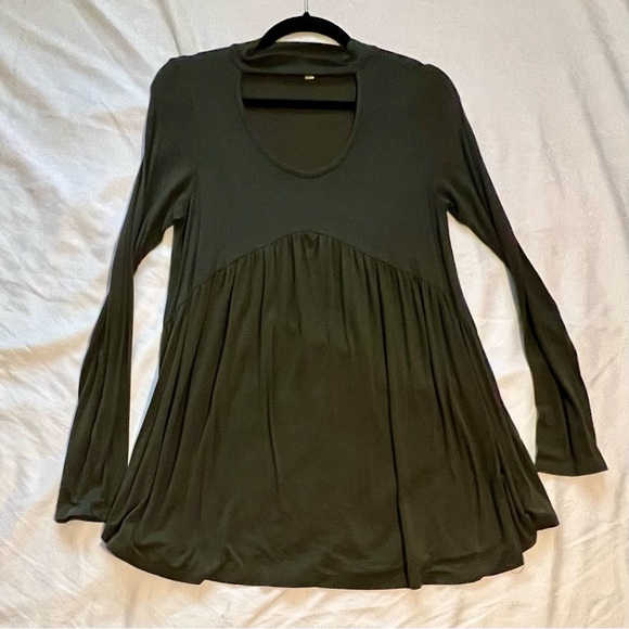 Elegant Hunter Green Women's Blouse - Picture 1 of 4